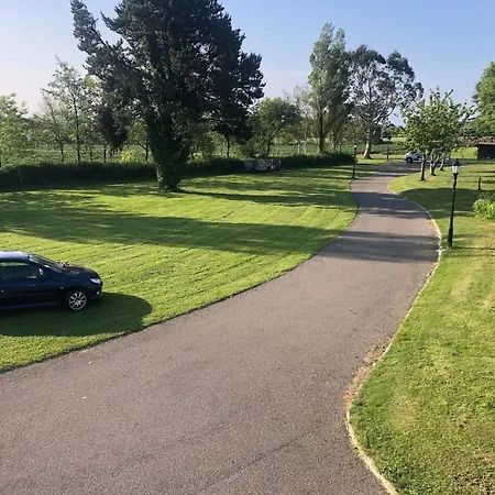 Spacious Countryside Maisonette Trinity